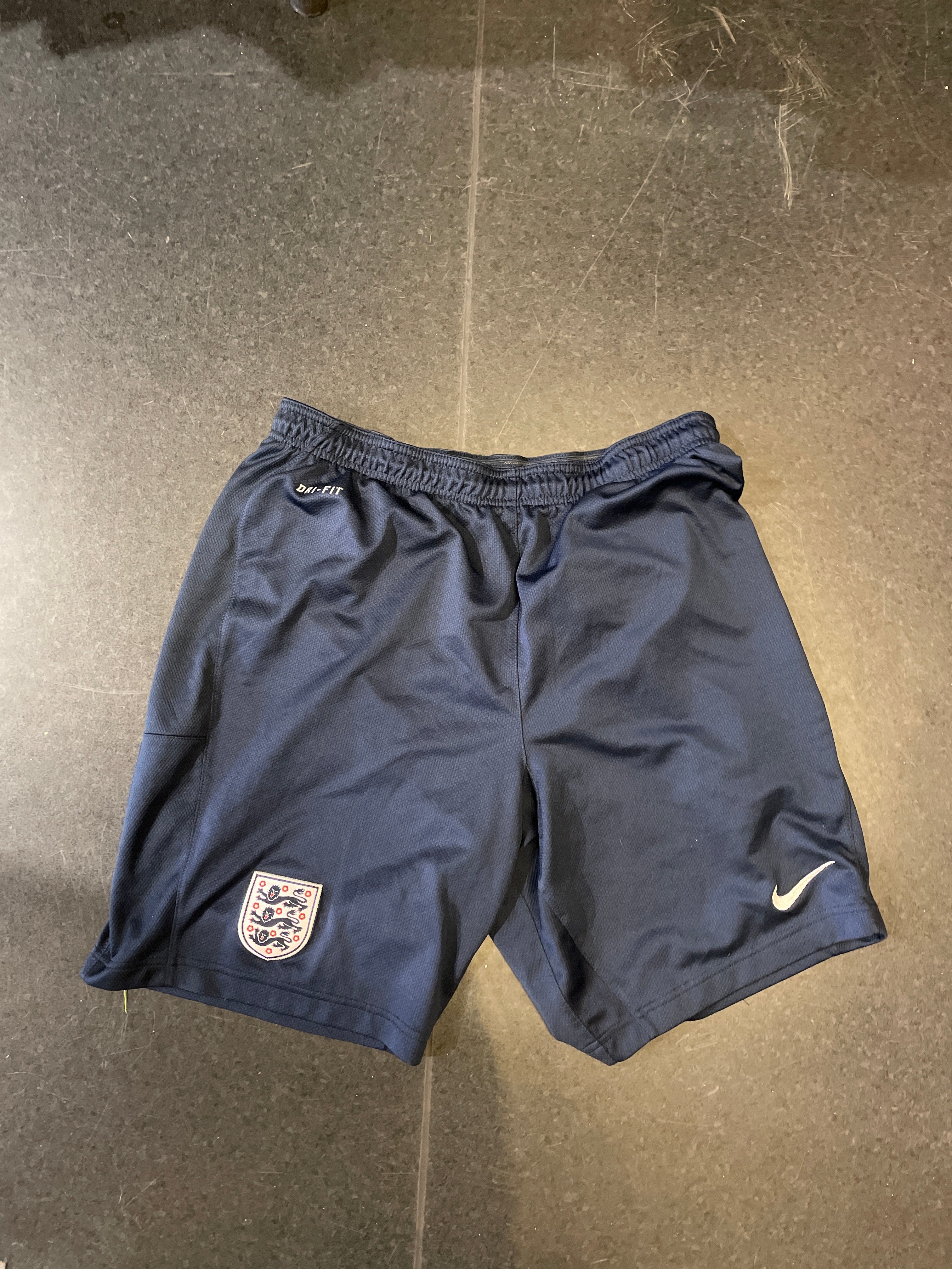 England 2013 #8 Wilshere (L) med shorts