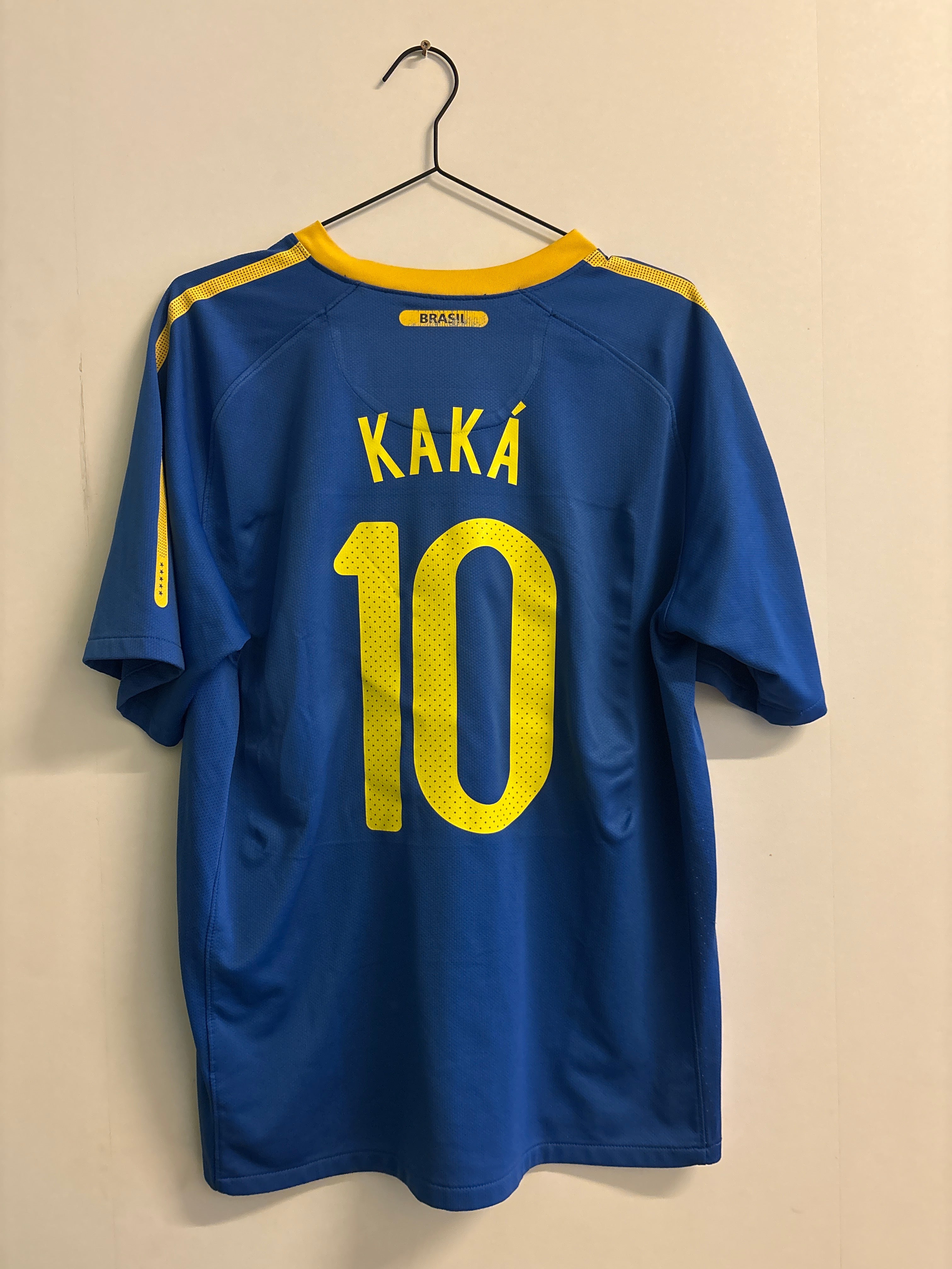 Brasil 2010 borte #10 Kaká (L)